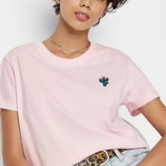 ❤️10/$16 New wild fable cactus shirt - Picture 1 of 3